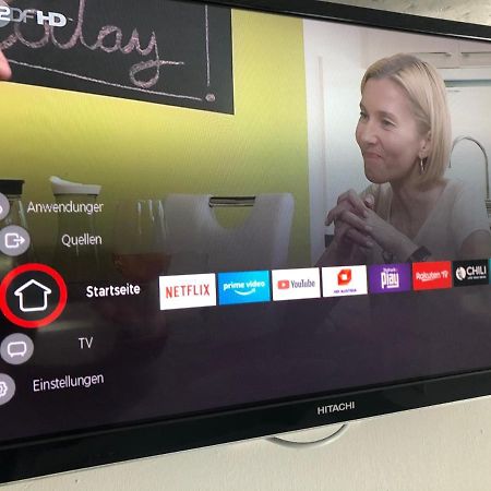 Modernes Zimmer Mit Kuechenzeile Und Bad Denkte Luaran gambar